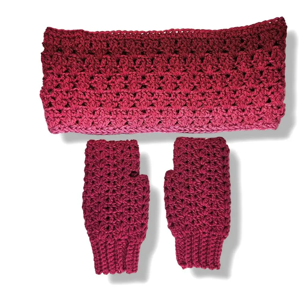 EUC Hand Knitted Infinity Ombre Cowl &‎ Fingerless Mitts Maroon